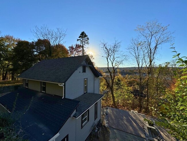 Building Photo - Single Family House