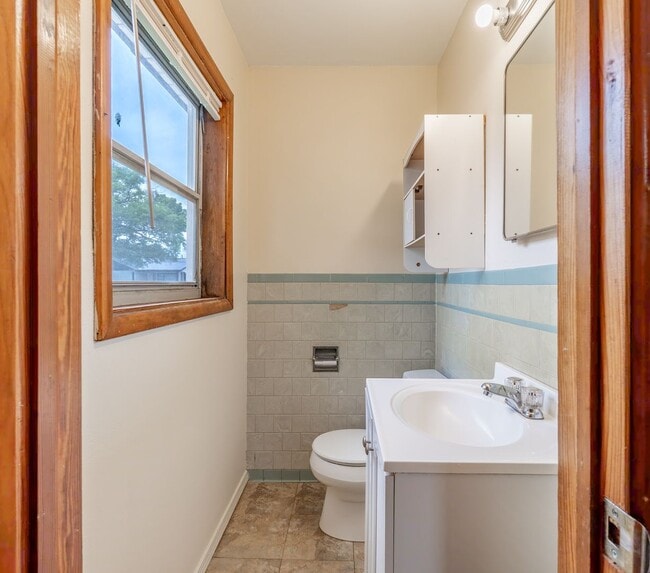 Building Photo - * Move-In Special * Charming 3 Bedroom, 1....
