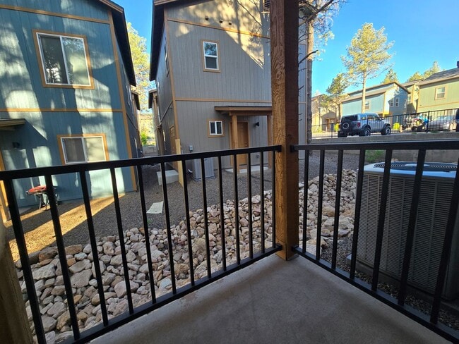 Building Photo - Beautiful, Newly-Built, Townhouse w/A/C & ...