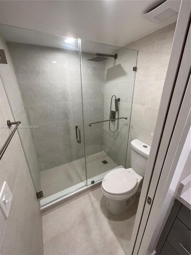 Building Photo - 10825 SW 112th Ave