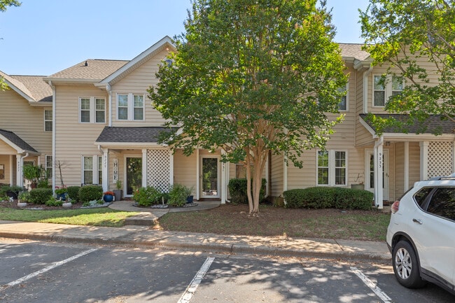 Building Photo - 9231 Kings Canyon Dr