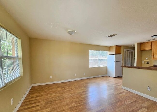 Building Photo - 117 N Evergreen Ave