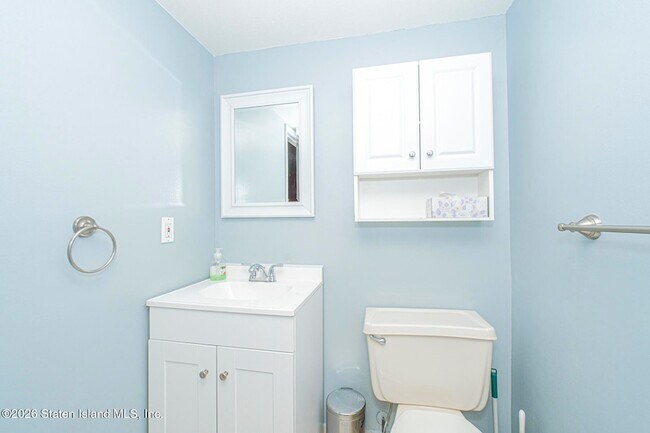 Building Photo - 857 Bloomingdale Rd