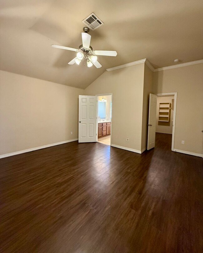 Building Photo - Spacious Home in Apple Valley- Moore