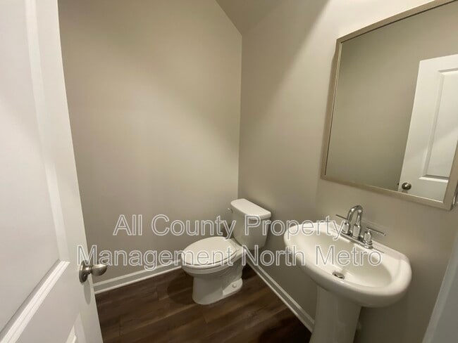 Building Photo - 168 Timberland Ave