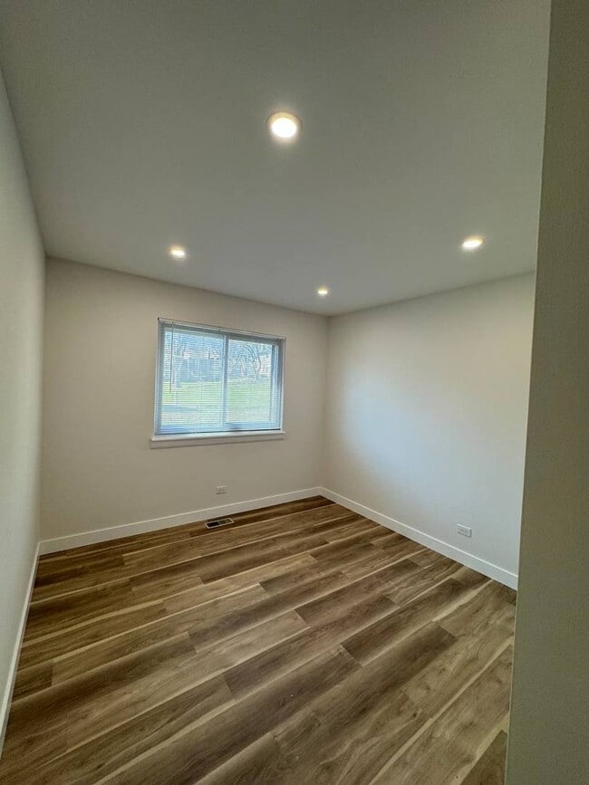 Building Photo - 52 Stanton Ct