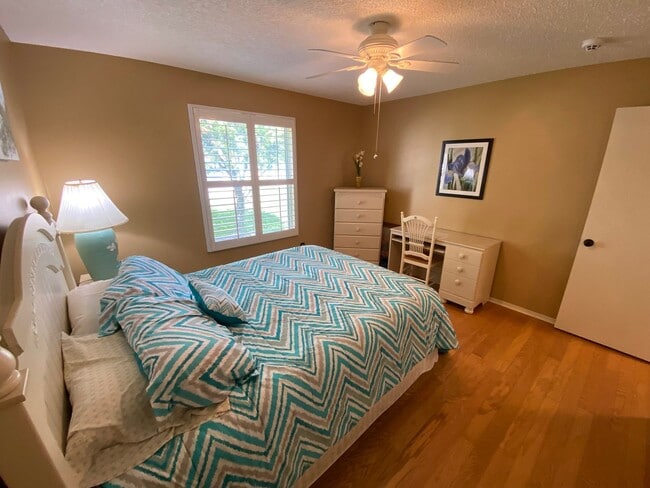 Building Photo - Great Location Turnkey Villa In The Village of Belvedere ANNUAL Lease