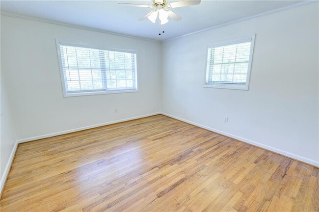 Building Photo - 406 S Ingleside St