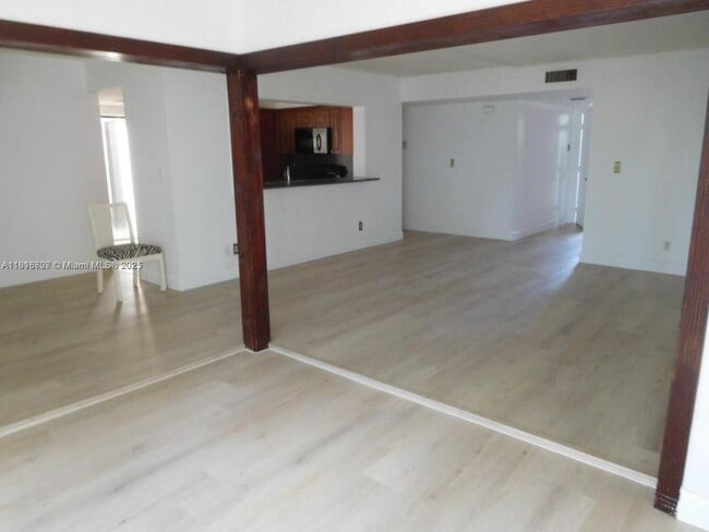 Building Photo - 3 bedroom in North Miami FL 33179
