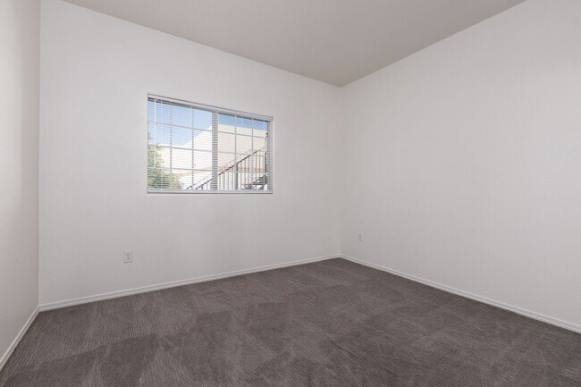 Building Photo - Two bedroom unit in gated NE community with pool