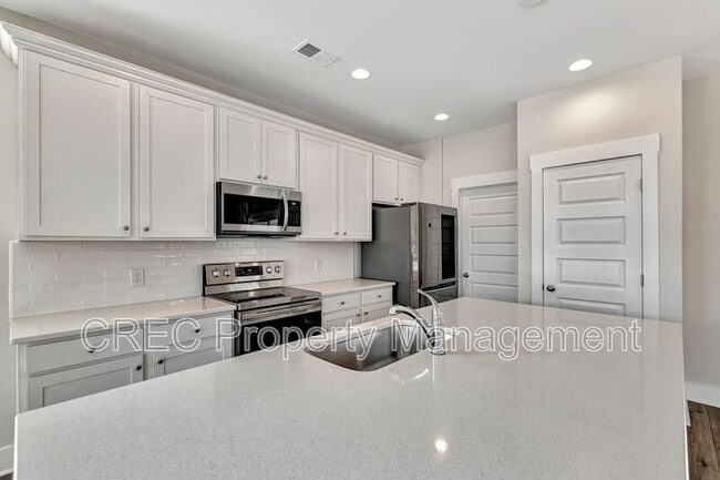 Building Photo - 7811 Park Gate Dr