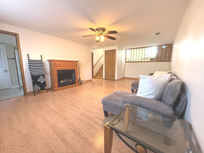 Building Photo - 6944 W 106th Pl