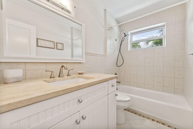 Building Photo - 2691 NE 18th St