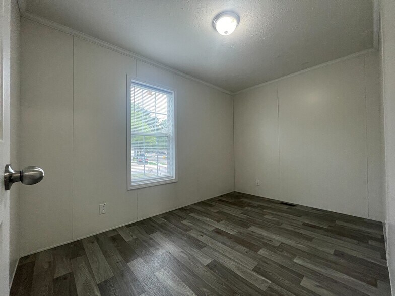 Building Photo - 38171 Ducharme Dr