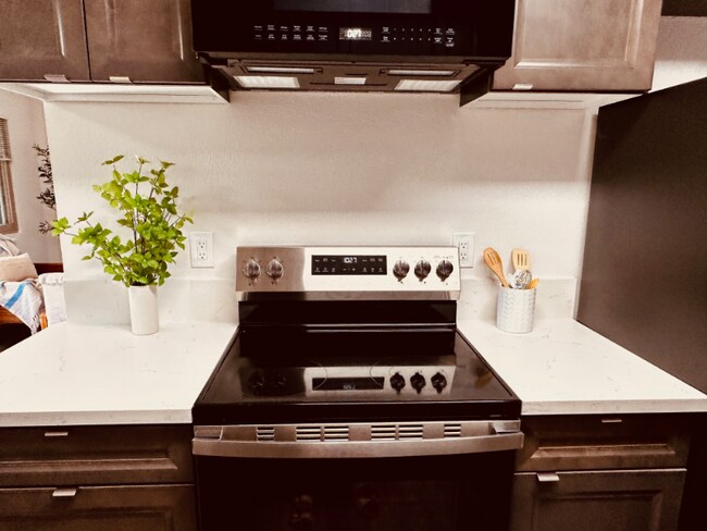 Building Photo - 4467 Valeta St