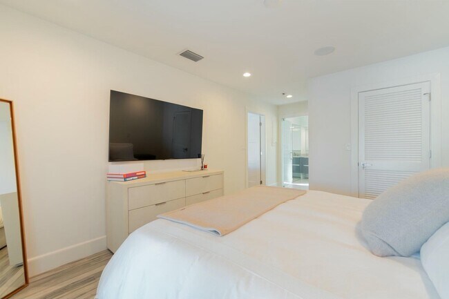 Building Photo - 2291 Las Casitas Dr