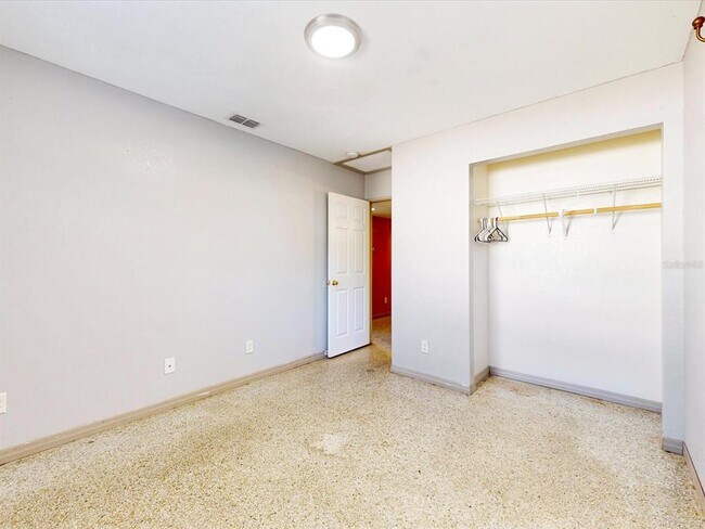 Building Photo - 2502 N Beaumont Ave