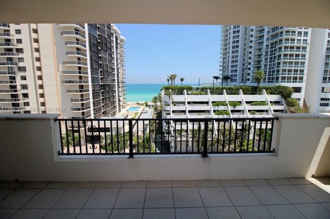 Building Photo - 6422 Collins Ave