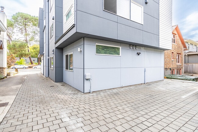 Building Photo - 5109C Phinney Ave N