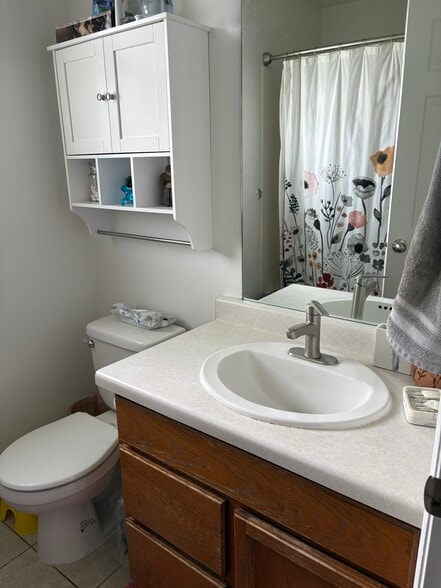 Building Photo - 1104 W 220 S