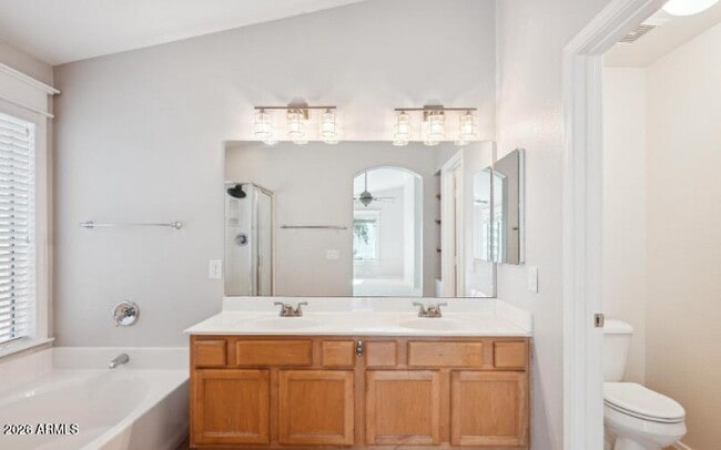 Building Photo - 309 E Mesquite St