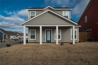 Building Photo - 1636 N Golf Club Dr