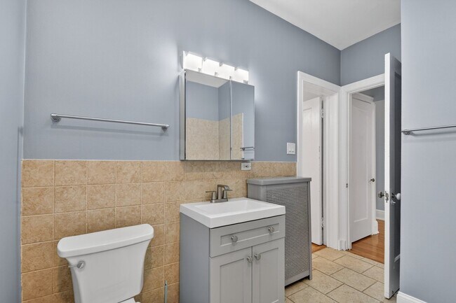 Building Photo - 6815 S Crandon Ave