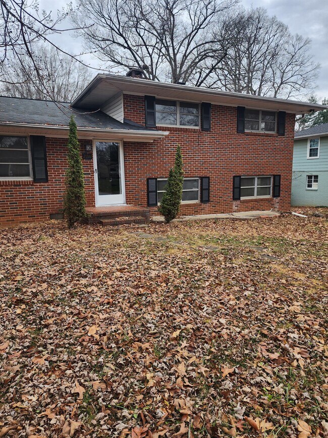 2761 Westridge Rd - 2761 Westridge Rd Winston-Salem NC 27103 ...