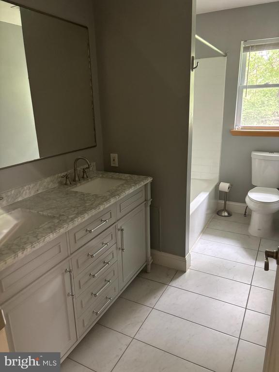 Building Photo - 2435 Welsh Dr