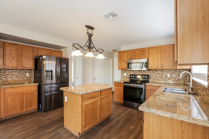 Building Photo - 2210 W St Catherine Ave