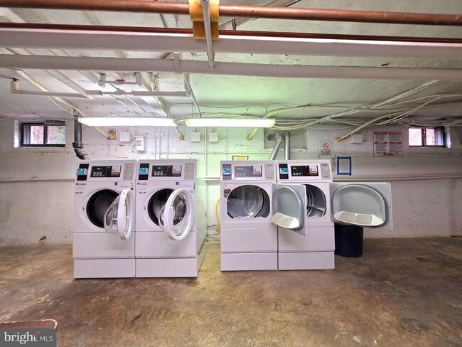 Building Photo - 6620 Boulevard View