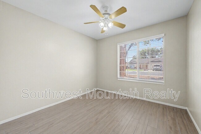 Building Photo - 2272 E Remington Pl
