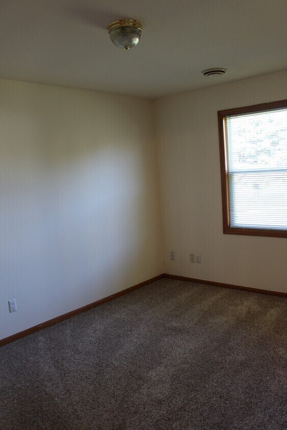 Building Photo - 1132 Heritage Ct