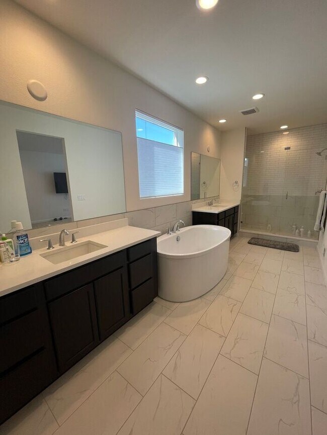 Building Photo - Gorgeous 4 Bed 2.5 Bath New Build in Timnath!