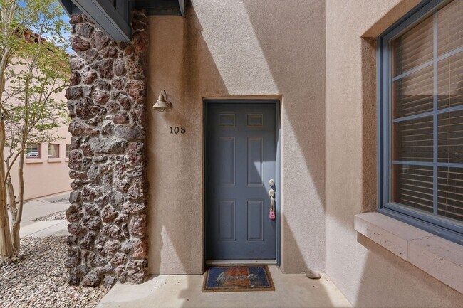 Building Photo - 630 Harvill Dr