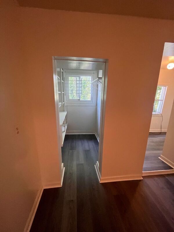 Building Photo - 107 E 33rd St