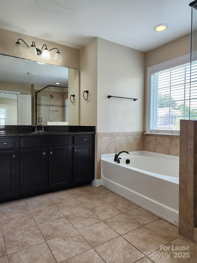 Building Photo - 1425 Skygrove Pl NW