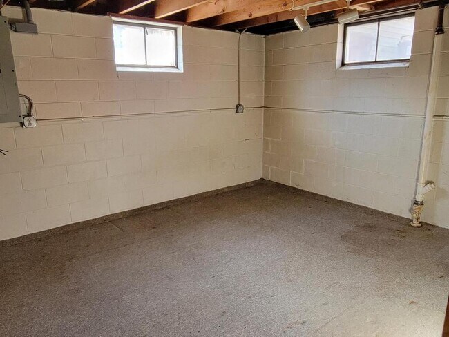 Building Photo - 1151 Elba Ave