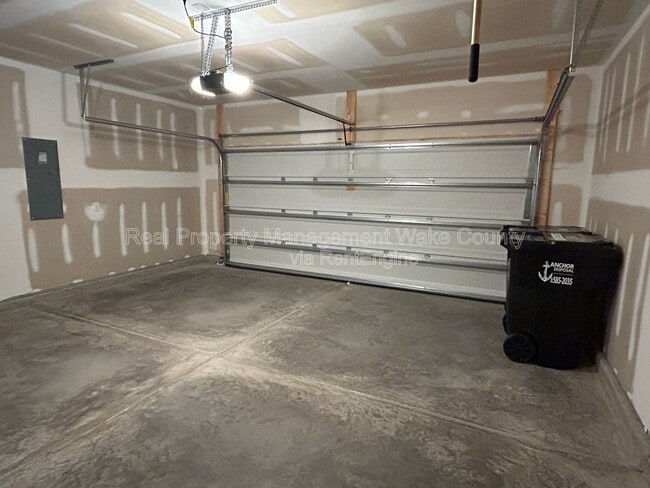 Building Photo - 403 St Clair Dr