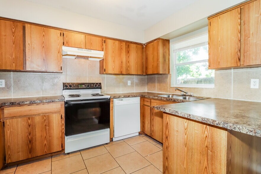 Building Photo - 4348 Trout Dr SE