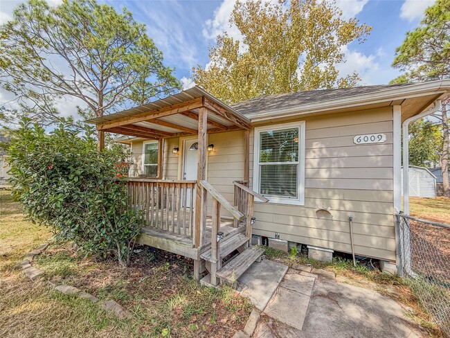 Building Photo - 6009 Jerrycrest Dr