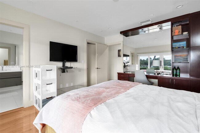 Building Photo - 415 Rovino Ave