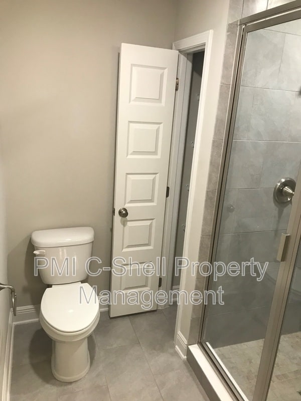 Building Photo - 357 S E St