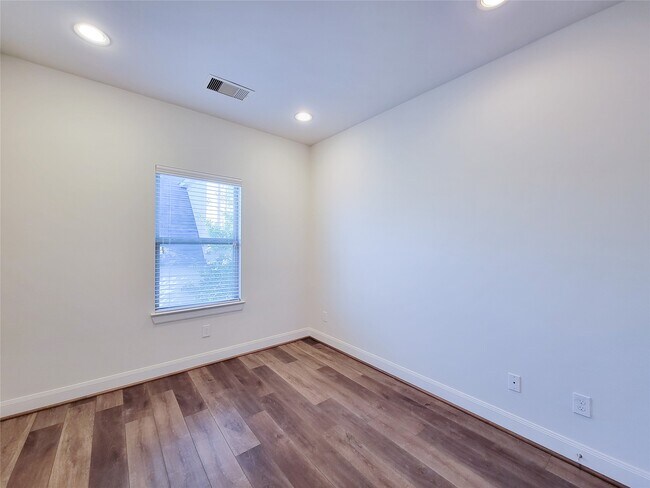 Building Photo - 12 Hermann Park Ct