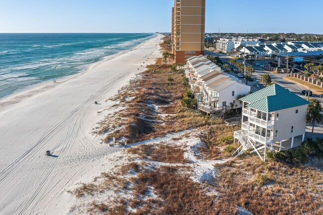 Building Photo - Newly Renovated Beach Front Four Bedroom Home