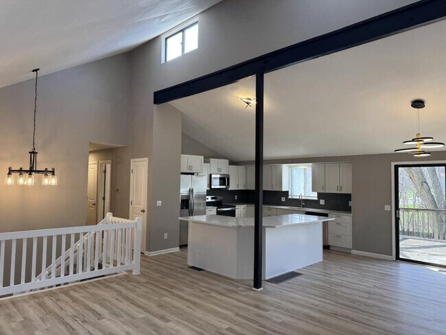 Building Photo - 9206 Greenway Ln