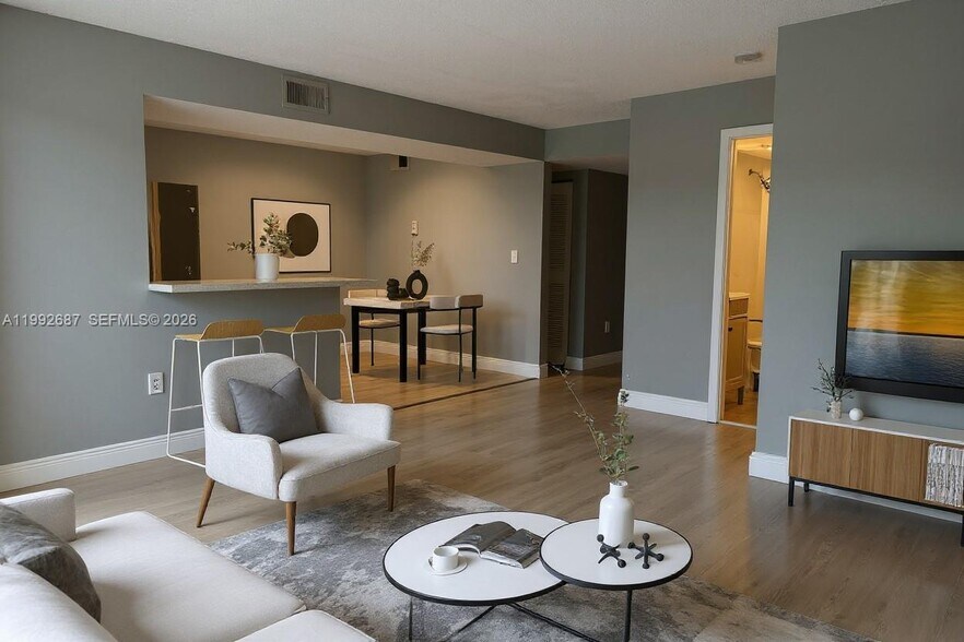 Building Photo - 350 Palm Cir W