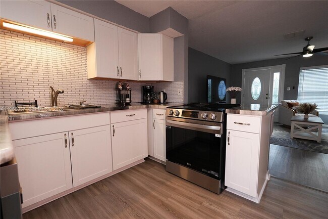 Building Photo - 742 Granada St