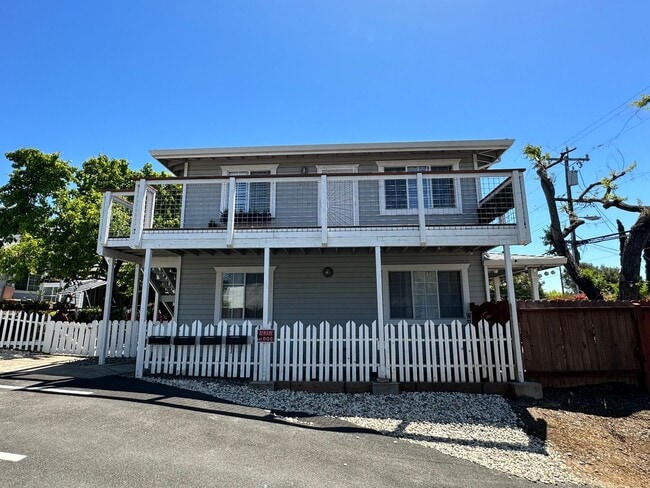 Building Photo - Top Floor of Benicia Duplex