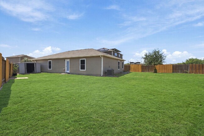 Building Photo - Spacious 4-Bedroom Home Near Lackland AFB with Private Backyard